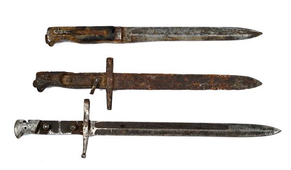 Lot of three Italian bayonets  - Auction Antique Arms & Militaria - Galleria Pananti Casa d'Aste