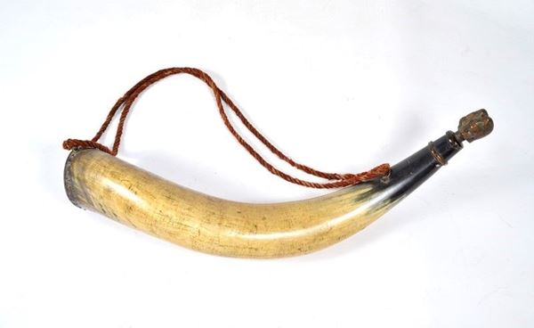 Grande corno da polvere  - Asta ARMI ANTICHE E MILITARIA - Galleria Pananti Casa d'Aste