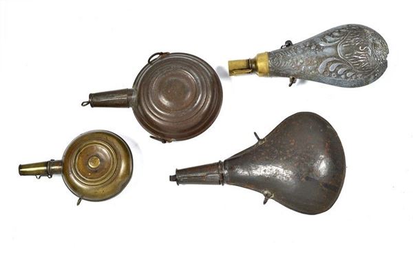 Lotto di quattro fiaschette da povere  - Asta ARMI ANTICHE E MILITARIA - Galleria Pananti Casa d'Aste