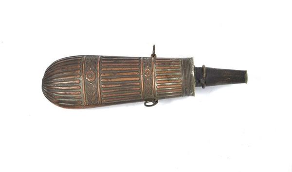 Powder flask  - Auction Antique Arms & Militaria - Galleria Pananti Casa d'Aste