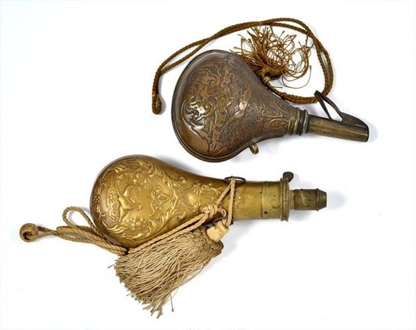Lotto di due fiasche da  polvere  - Asta ARMI ANTICHE E MILITARIA - Galleria Pananti Casa d'Aste
