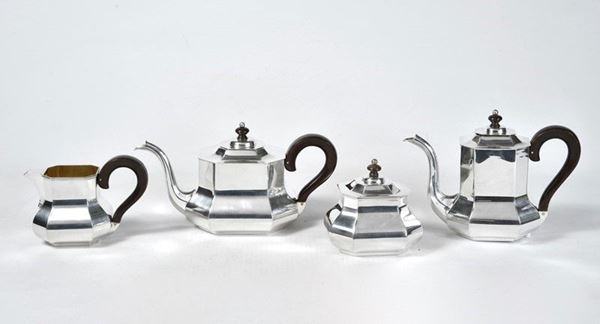 Set composta da caffettiera, teiera, zuccheriera e lattiera