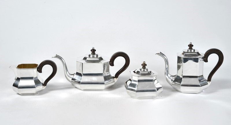 Set Composta da Caffettiera, Teiera, Zuccheriera e Lattiera