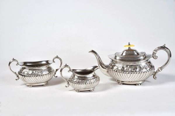 Set composto da caffettiera, lattiera e zuccheriera