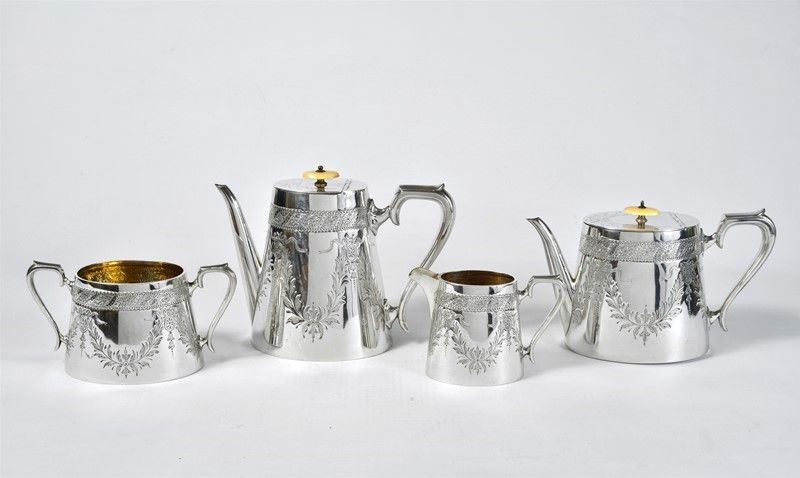 Set Composto da Teiera, Caffettiera , Lattiera e Zuccheriera