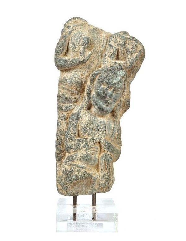 Figura di divinità (frammento)  - Asta ANTIQUARIATO - I - Galleria Pananti Casa d'Aste