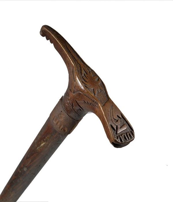 Ice ax for dismissal of the Alpini