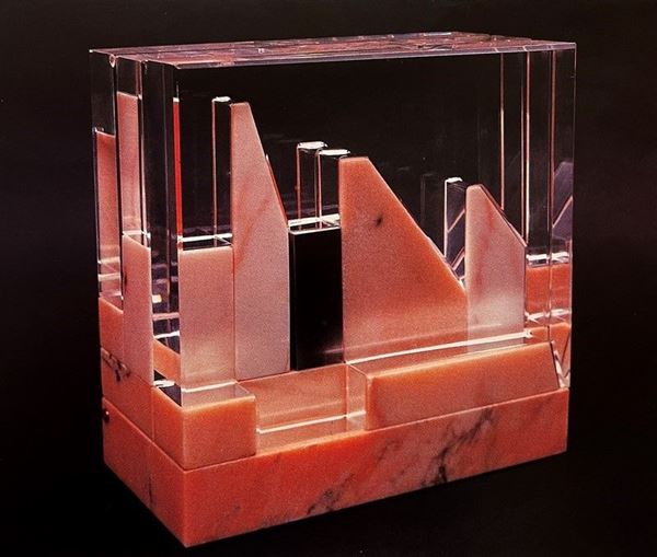 Marcello Guasti : Sculpture n. 2 B-81, Submerged City  (1981)  - Pink Portuguese marble, plexiglass and burnished metal - Auction Modern and Contemporary art - III - Galleria Pananti Casa d'Aste