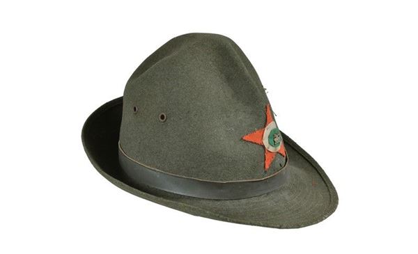 Cappello alpino di un partigiano - Asta Armi antiche e Militaria - Galleria  Pananti Casa d'Aste