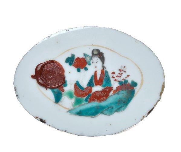 Placchetta in porcellana con dama