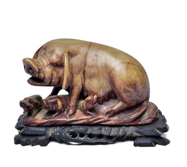 Scrofa con porcellini in pietra saponaria  (Cina, XX sec.)  - Asta ANTIQUARIATO, AUTORI DEL XIX E XX SEC - I - Galleria Pananti Casa d'Aste