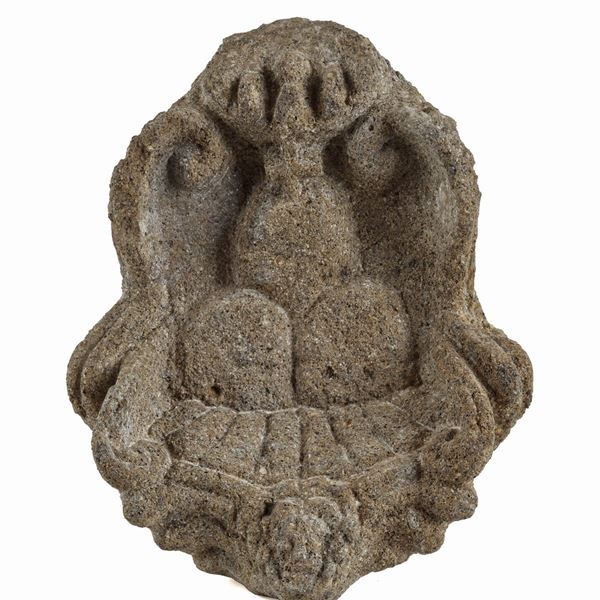 Antico stemma in pietra
