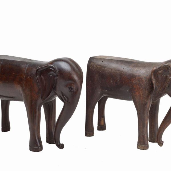 Pair of elephants  - Carved wood - Auction PORCELAINS, PAINTINGS AND FURNISHING OBJECTS - Galleria Pananti Casa d'Aste