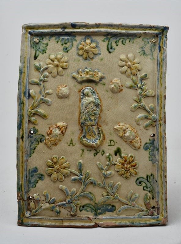 Manifattura Italia Centrale, XVIII sec. : Plate  (1780)  - Glazed and painted terracotta - Auction ANTIQUES - I - Galleria Pananti Casa d'Aste