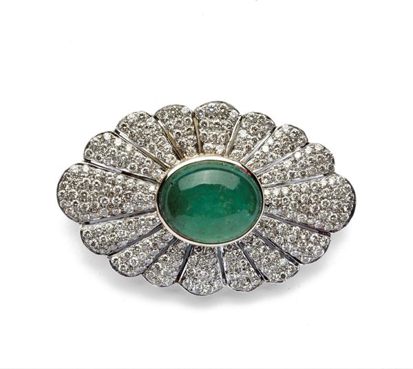Brooch with diamonds and cabochon emerald