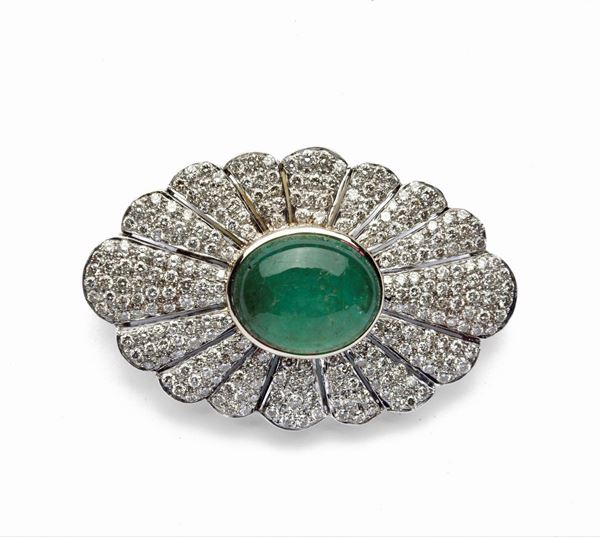 Brooch with diamonds and cabochon emerald