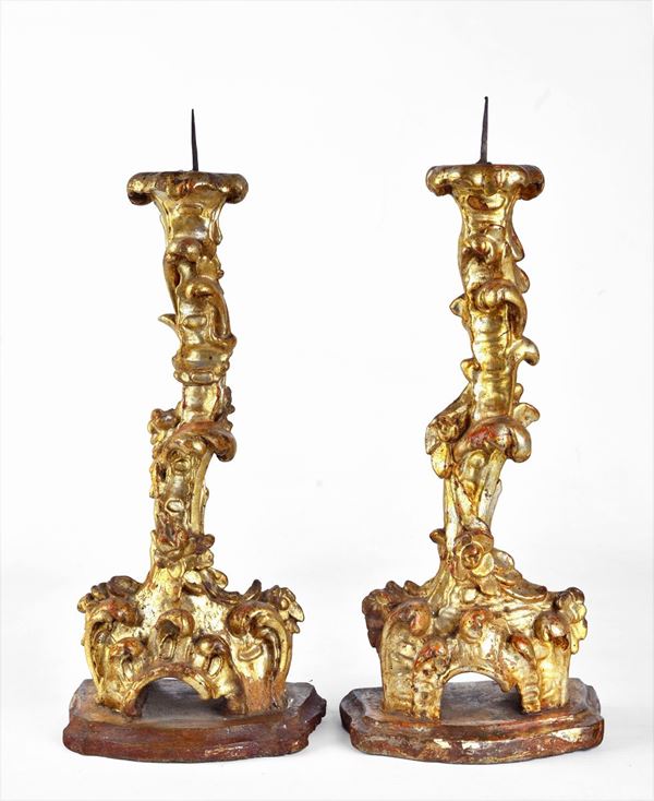 Coppia di candelieri  - In legno intagliato e dorato - Auction Da un Collezionista Lombardo - Galleria Pananti Casa d'Aste