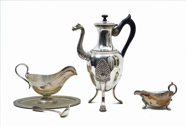 Lotto composto da una caffettiera e due salsiere  - Asta ARREDI ED OPERE PROVENIENTI DA UNA DIMORA LIVORNESE - Galleria Pananti Casa d'Aste