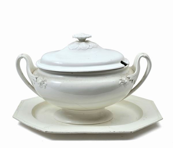 Large tureen  - Auction FURNITURE AND WORKS COMING FROM A LIVORNO RESIDENCE - Galleria Pananti Casa d'Aste