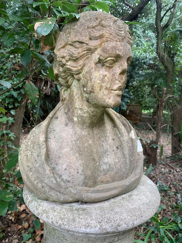 Busto di menade