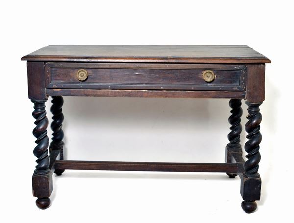 Writing table