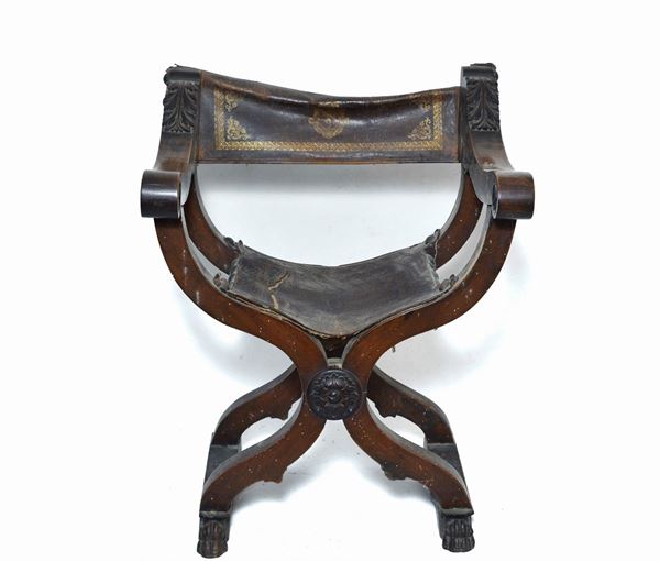 Lot consisting of three Savonarola armchairs