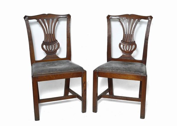 Lot consisting of eight chairs