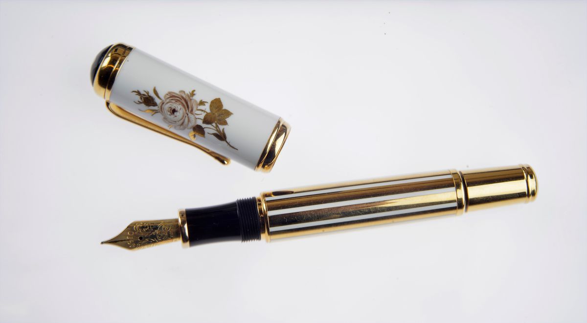 Montblanc Fountain Pen - Marchesa di Pompadour