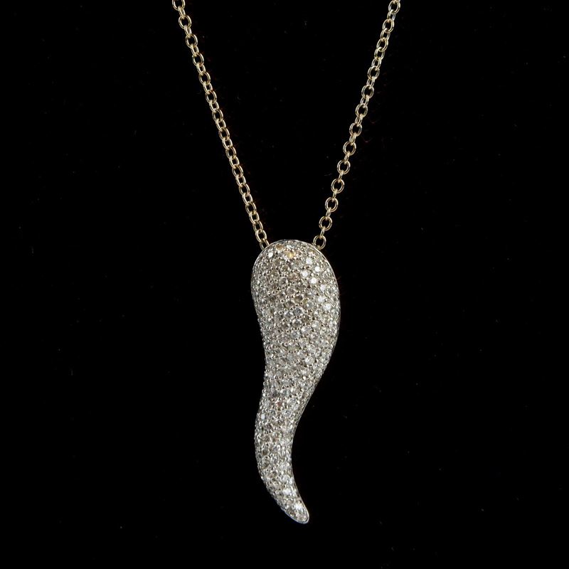 Collana con Ciondolo a Forma di Cornetto