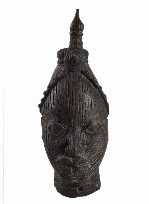Head in bronze