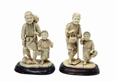 Due Coppie di Sculture