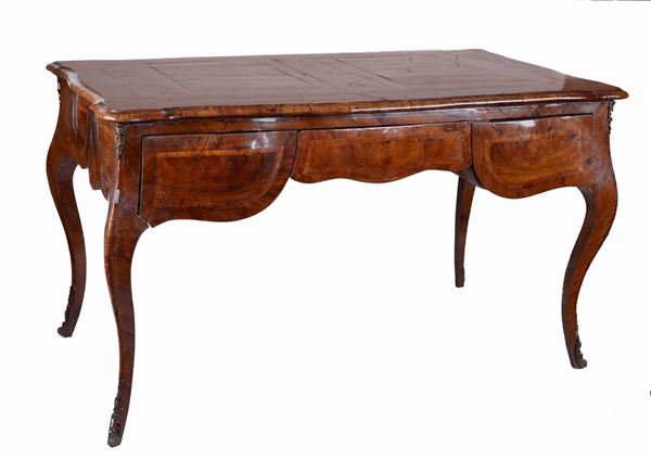 Desk table in the center