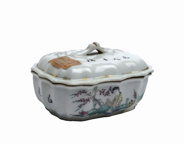 Scatola sagomata  - Asta ANTIQUARIATO - Galleria Pananti Casa d'Aste