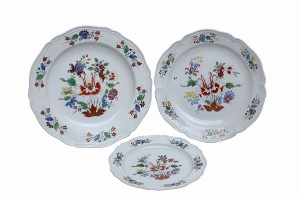 Lotto composto da tre piatti  - Asta ANTIQUARIATO - Galleria Pananti Casa d'Aste