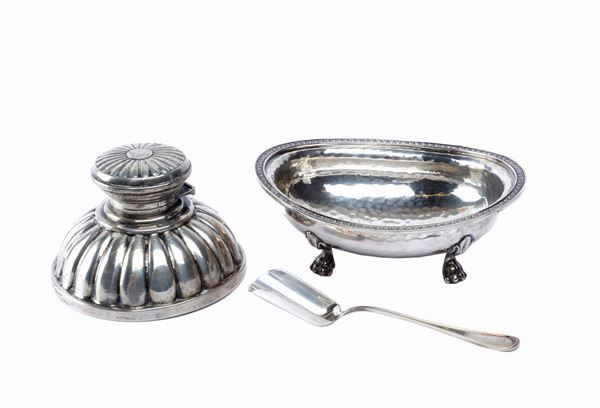 Lot composed of three pieces