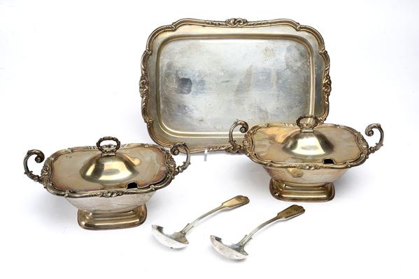 Lot consisting of two gravy boats - legumière and a rectangular tray