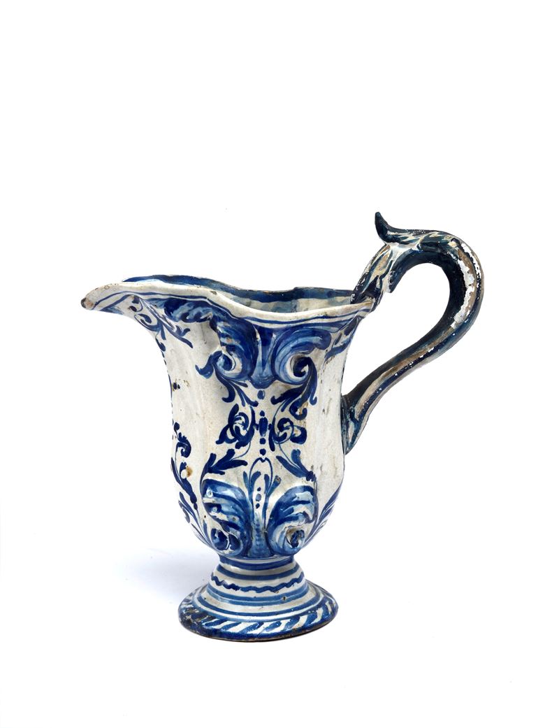 Versatoio Monoansato a Elmo in Maiolica