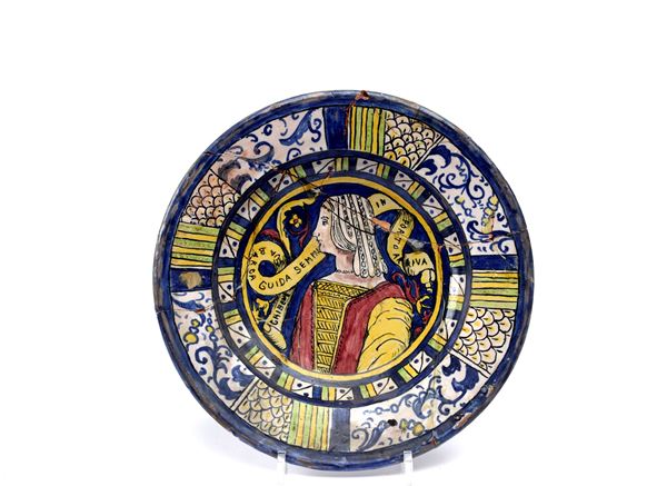 Piatto  in maiolica