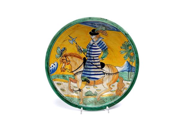 Piatto in maiolica con figura di cavaliere