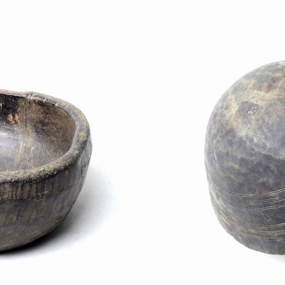 PAIR OF BOWLS