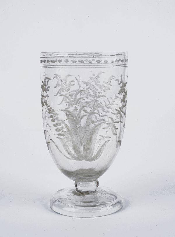 Antico bicchiere in vetro soffiato