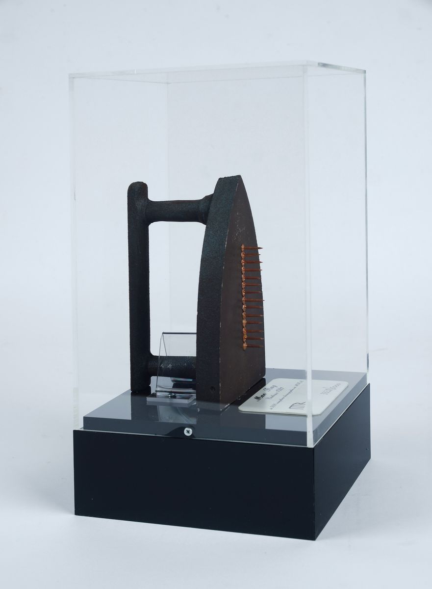 Man Ray - Cadeau