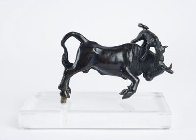 Toro Attaccato da un Cane