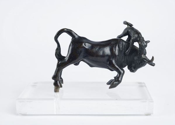 Toro attaccato da un cane