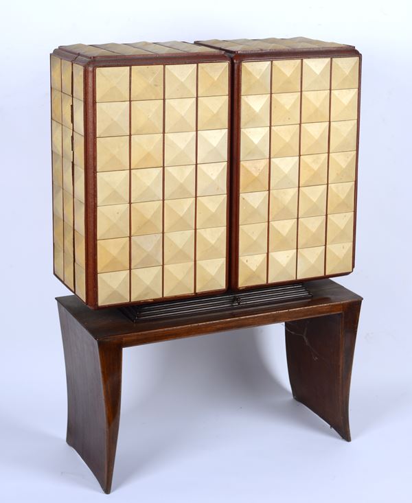 Bar cabinet