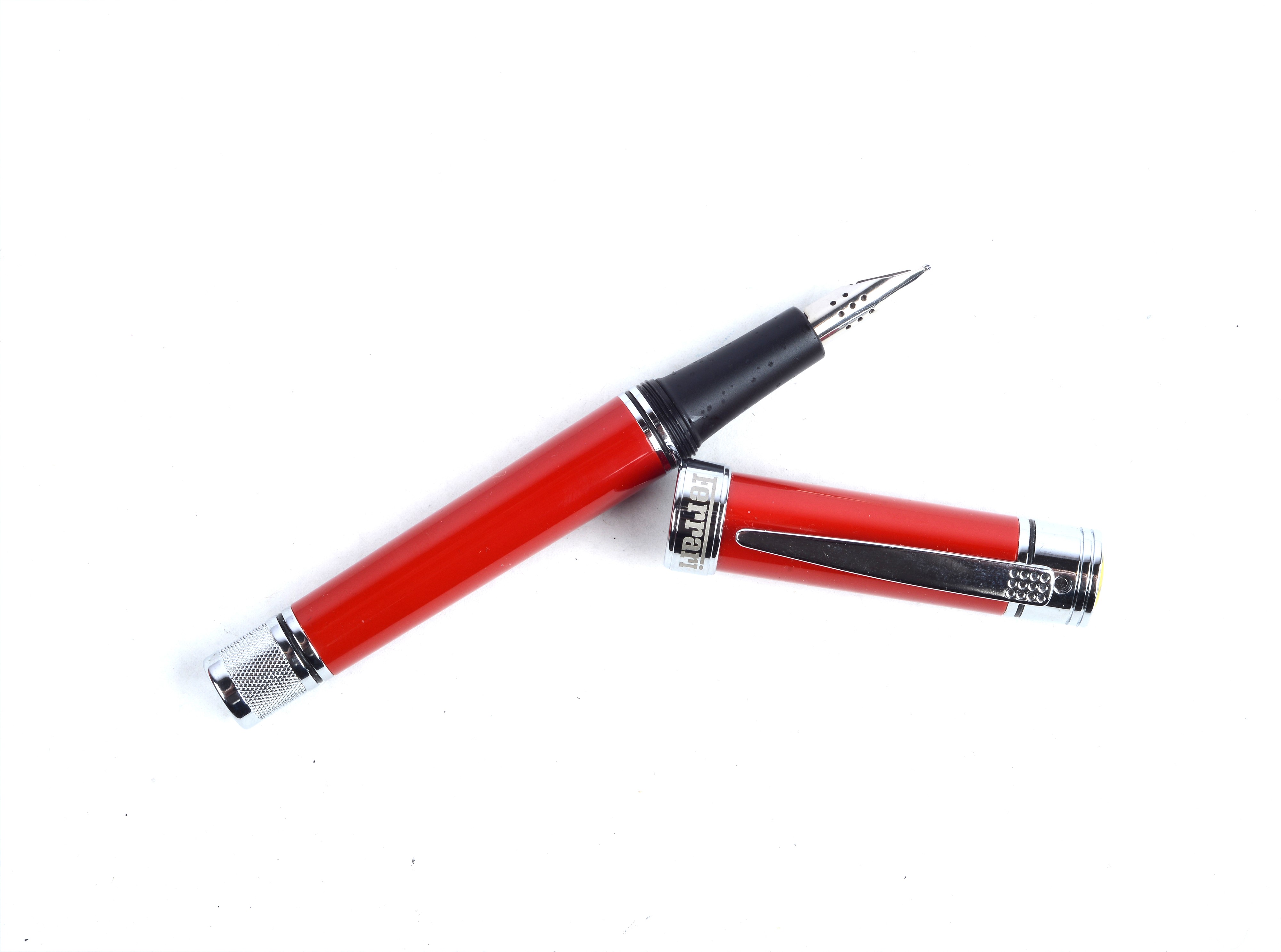 Una Penna Stilografica e una Penna a Sfera Ferrari World Champions