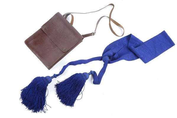 Borsa porta carte e sciarpa azzurra di un Ufficiale della P.A.I.