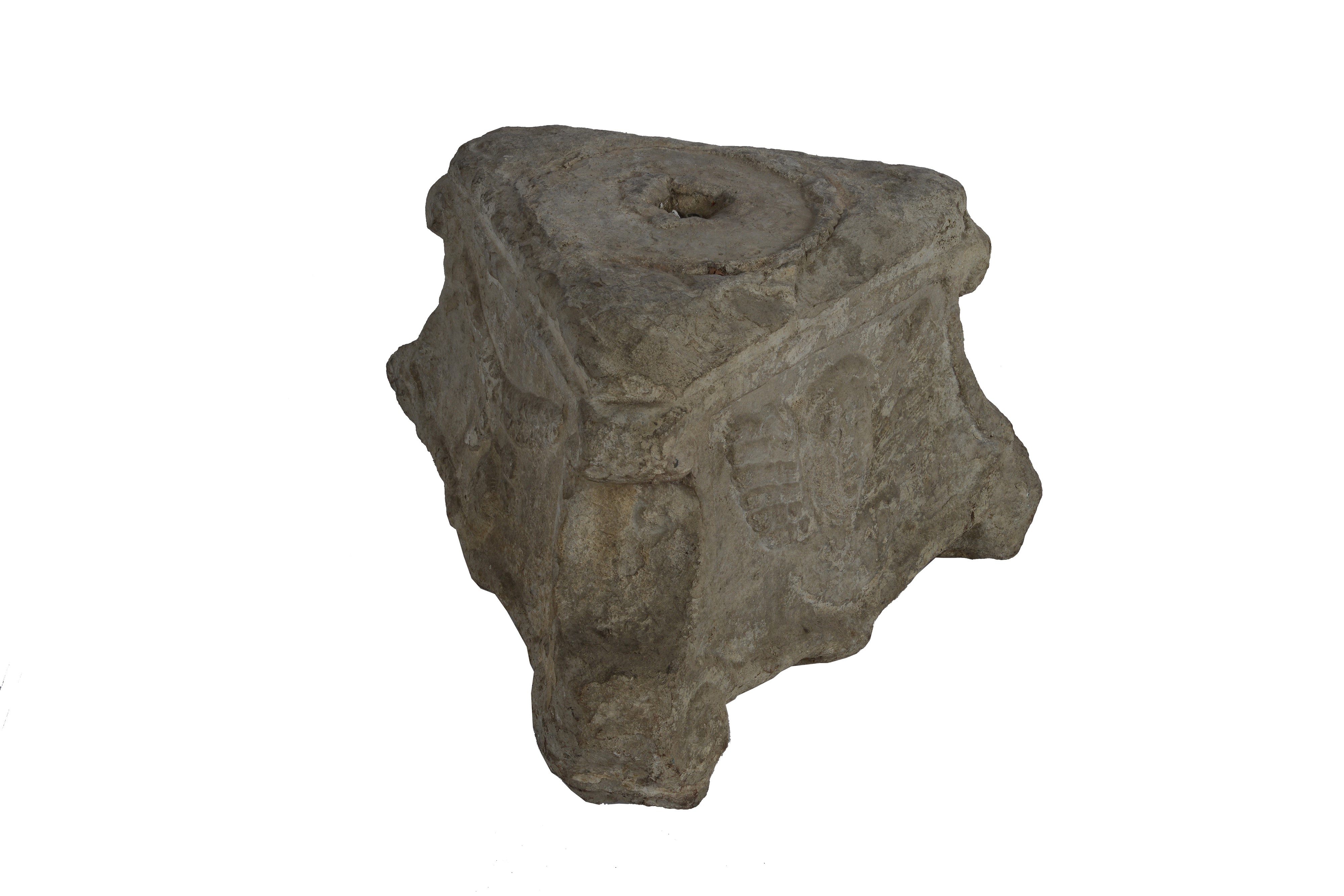 Base in Pietra Triangolare