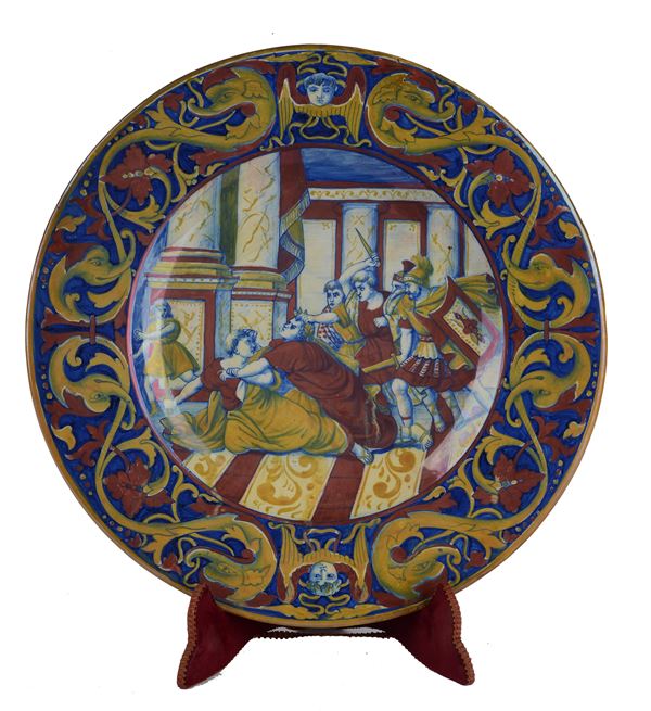 Plate in polychrome majolica decorated with luster