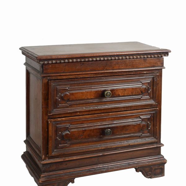 Flat chest of drawers